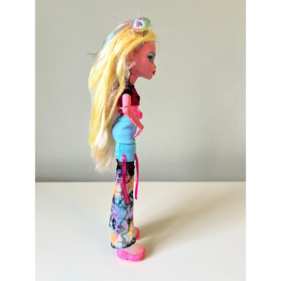 Mattel Monster High Lagoona Blue Fashion Doll Refresh Generation 3 - Picture 4 of 8